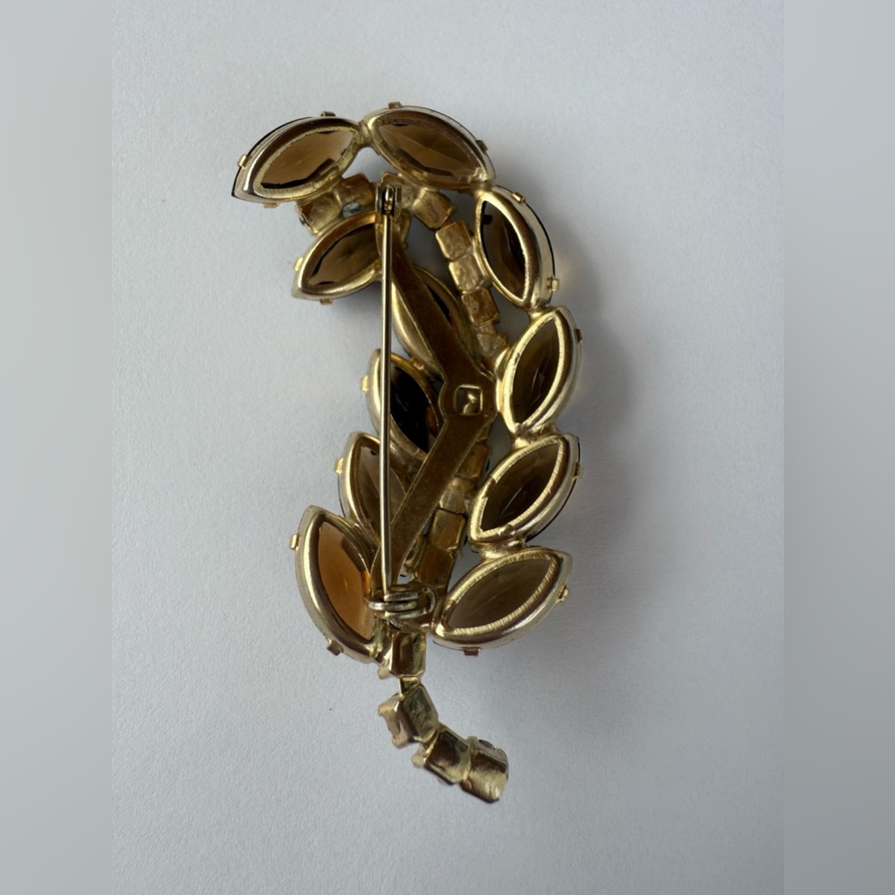Vintage Amber Brown Glass Rhinestone Leaf Brooch 2.75” Gold Tone Statement Pin - Picture 5 of 7